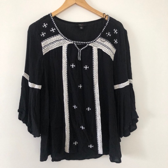 Boho style flowy black tunic with white embroidery - Picture 2 of 4
